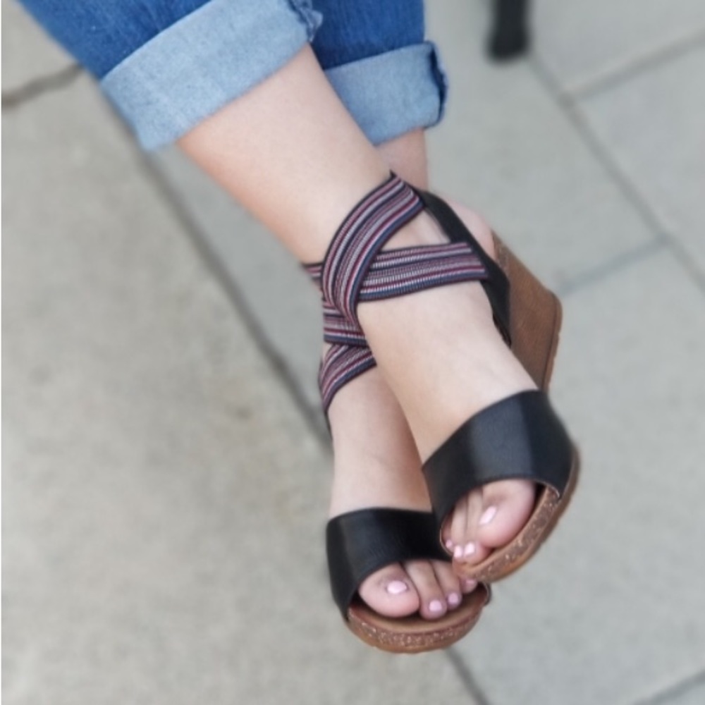 New cute wedge heel sandal size 8.5